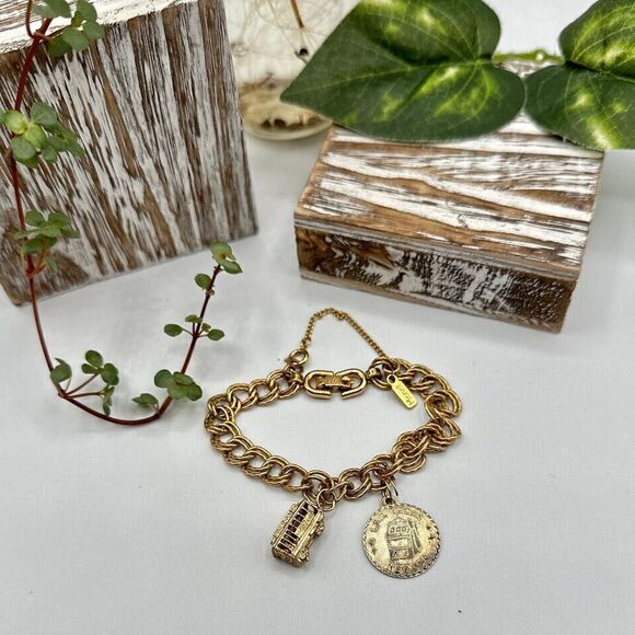 Vintage Monet Charm Bracelet Cable Car Charm & Las Vegas Charm - Picture 2 of 11